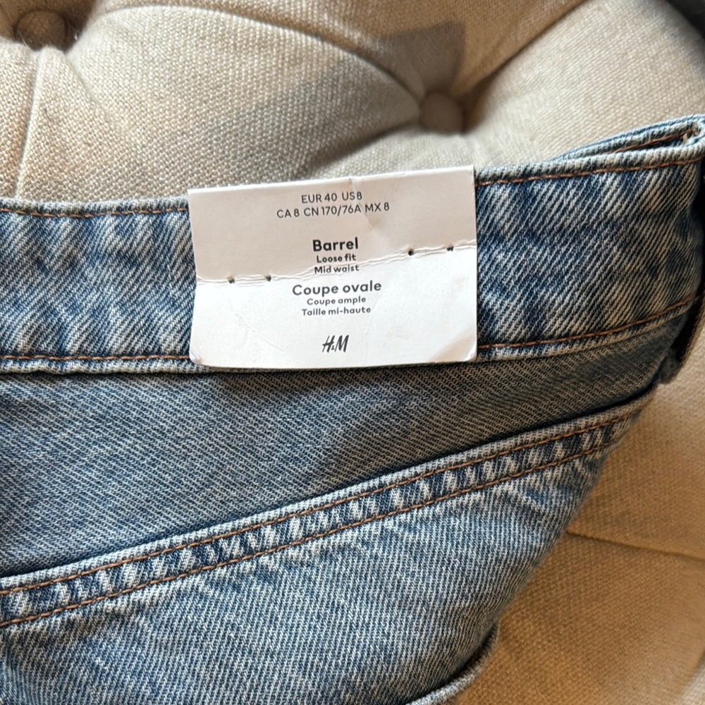 NWT H&M Blue Barrel loose Denim Jeans.  Size 8